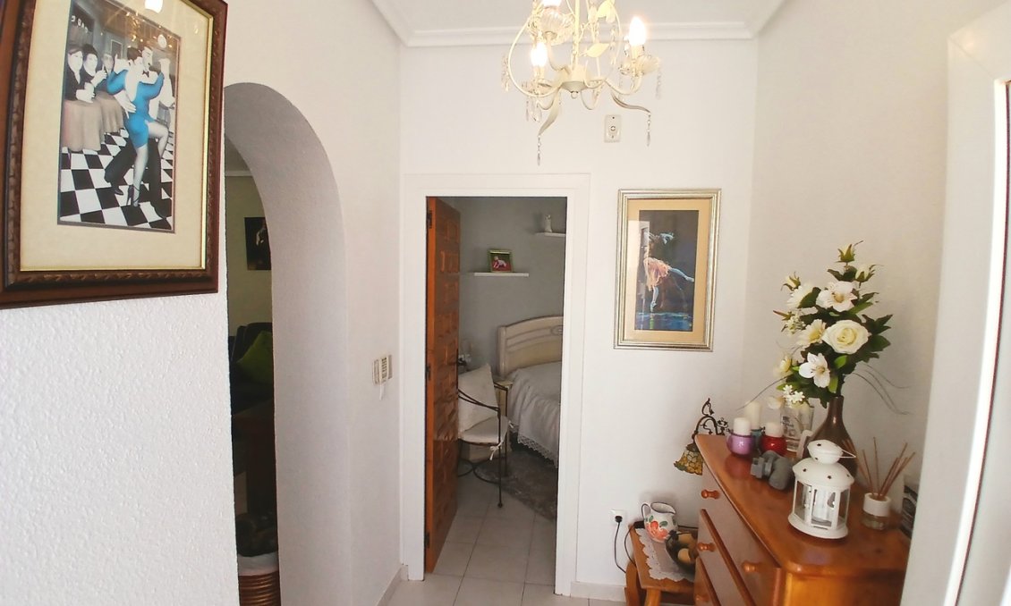 Resale - Villa -
Villamartin - Costa Blanca