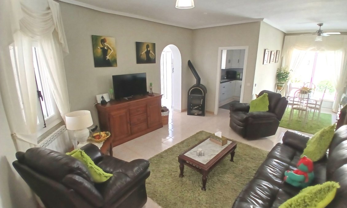 Resale - Villa -
Villamartin - Costa Blanca
