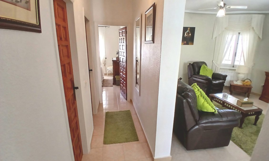 Resale - Villa -
Villamartin - Costa Blanca