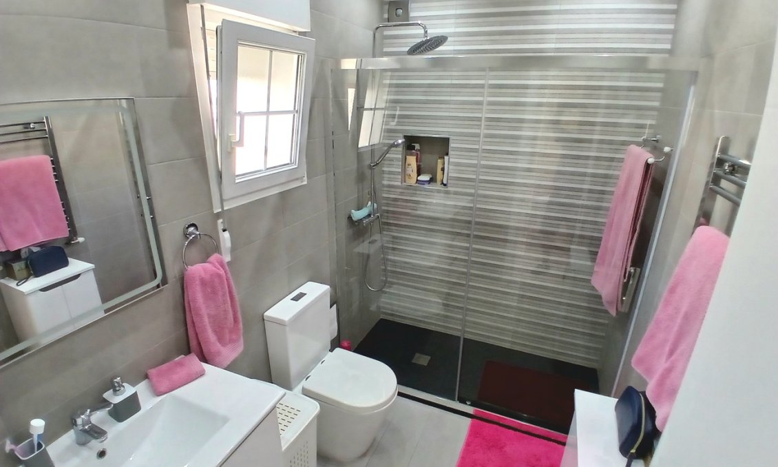 Resale - Villa -
Villamartin - Costa Blanca