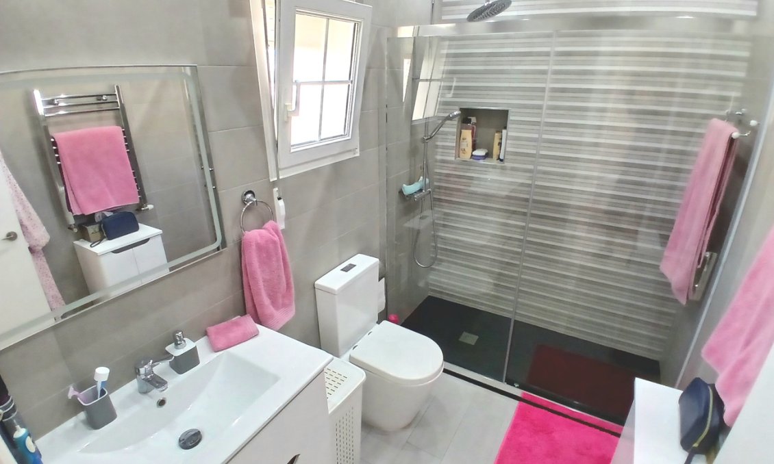 Resale - Villa -
Villamartin - Costa Blanca