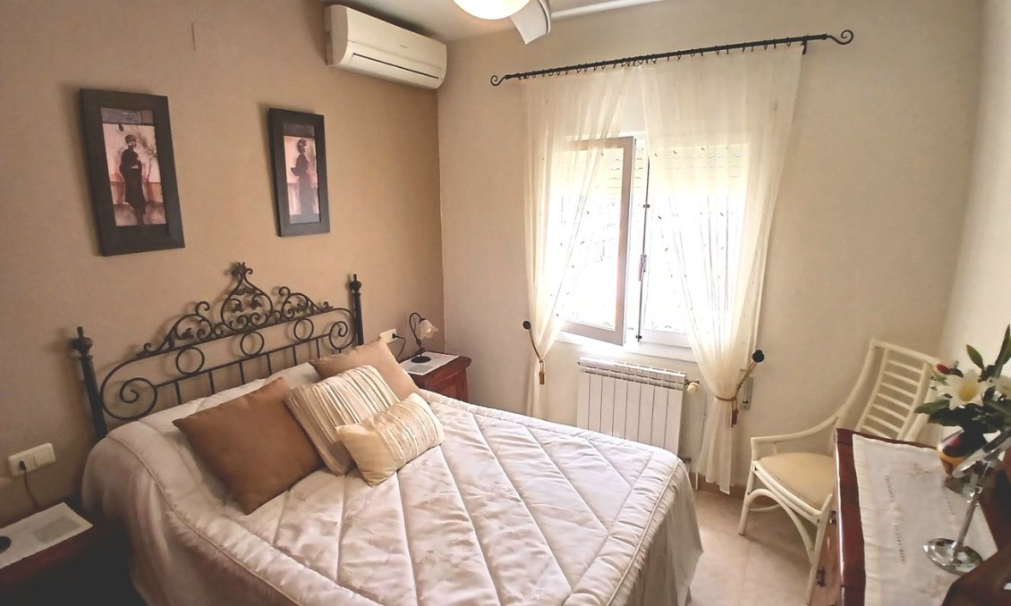 Resale - Villa -
Villamartin - Costa Blanca