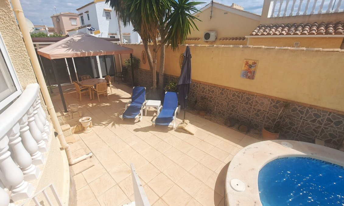 Resale - Villa -
Villamartin - Costa Blanca