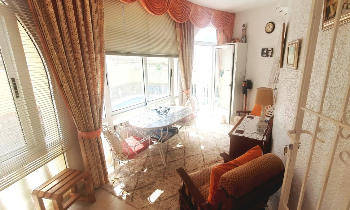 Resale - Villa -
Villamartin - Costa Blanca