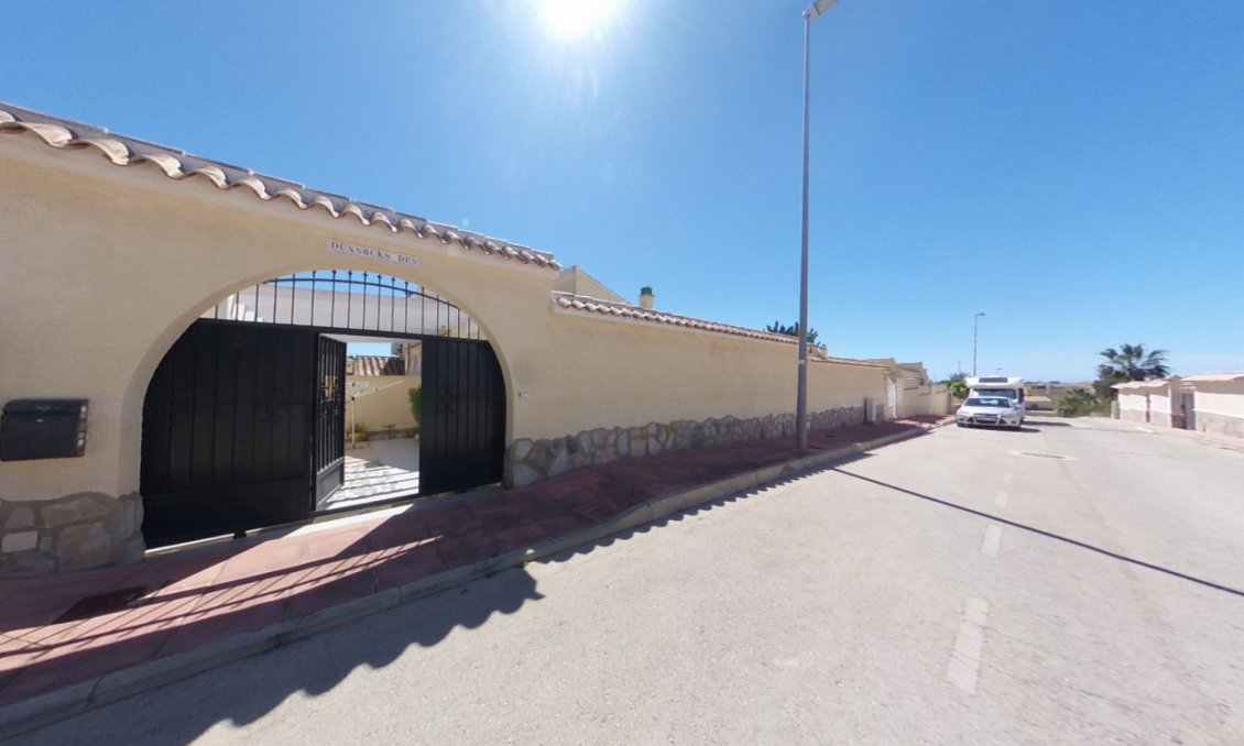 Resale - Villa -
Villamartin - Costa Blanca