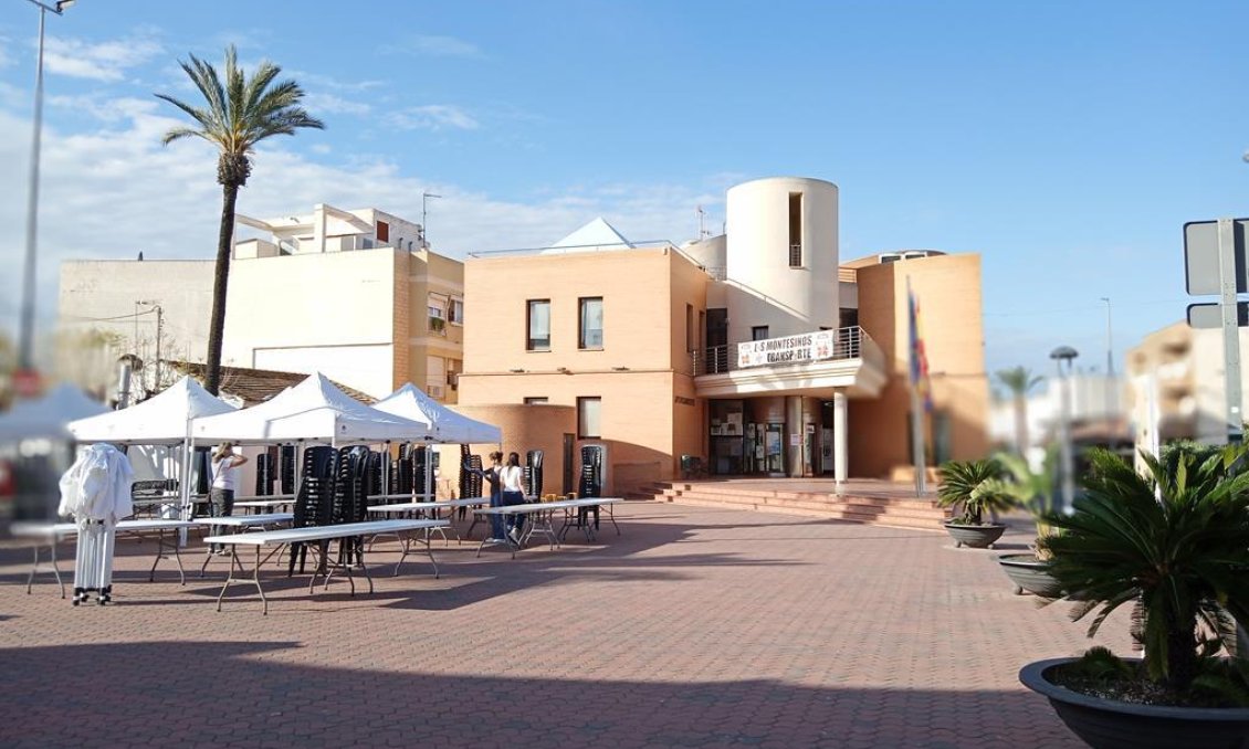 Resale - Villa / Semi semi-detached -
Los Montesinos - PUEBLO CENTRO