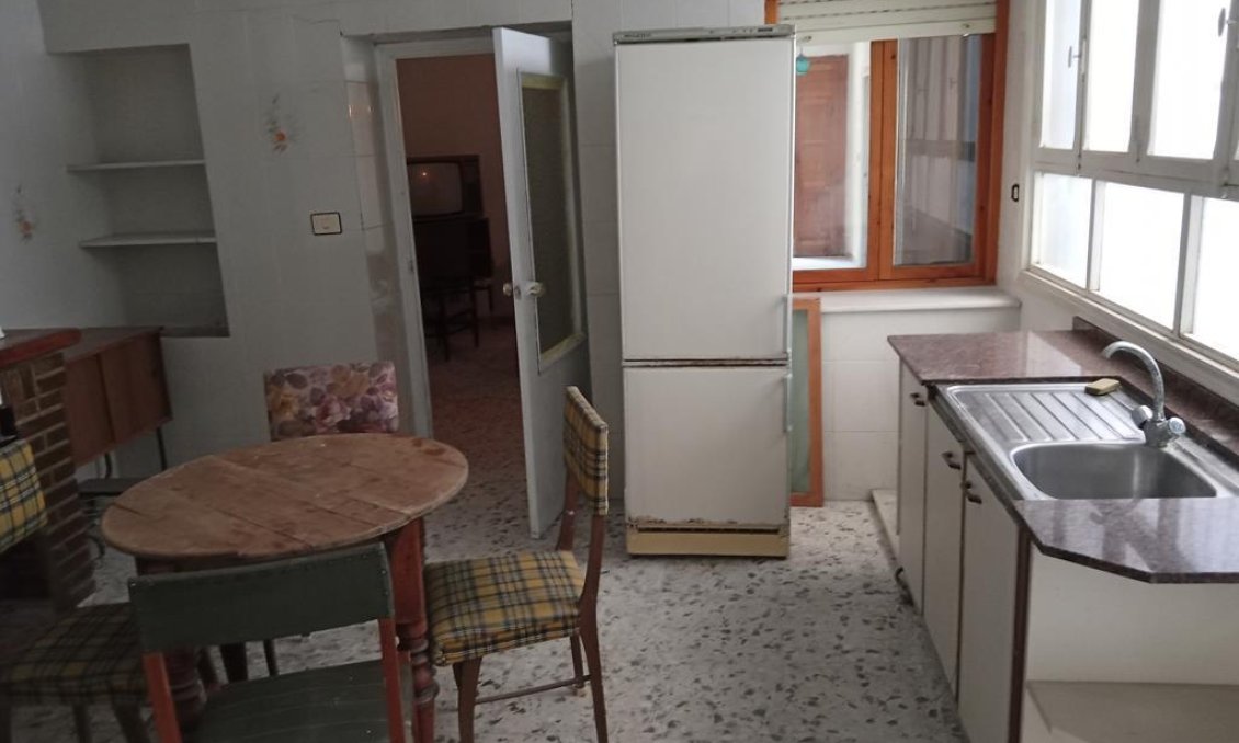 Resale - Villa / Semi semi-detached -
HurchIllo - PUEBLO CENTRO