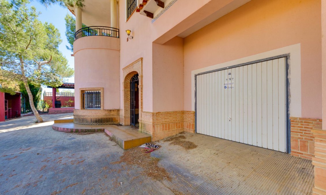 Resale - Villa -
San Miguel de Salinas - Inland