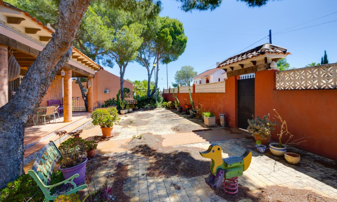 Resale - Villa -
San Miguel de Salinas - Inland
