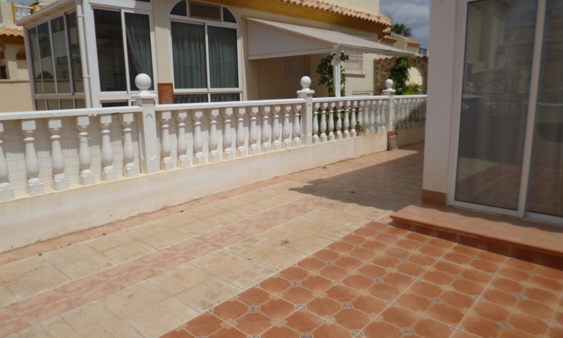 Használt Ingatlanok - Sorház -
Playa Flamenca - Costa Blanca