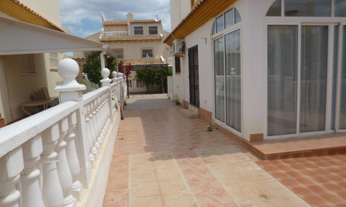 Használt Ingatlanok - Sorház -
Playa Flamenca - Costa Blanca