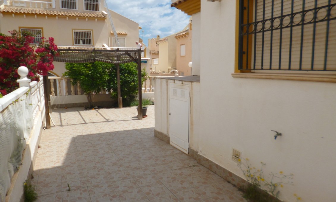 Használt Ingatlanok - Sorház -
Playa Flamenca - Costa Blanca