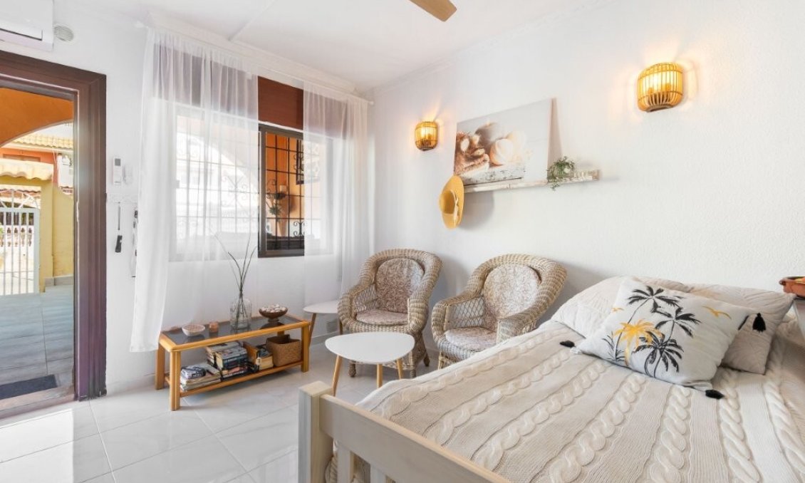 Resale - Apartment -
Torrevieja - La Rosaleda