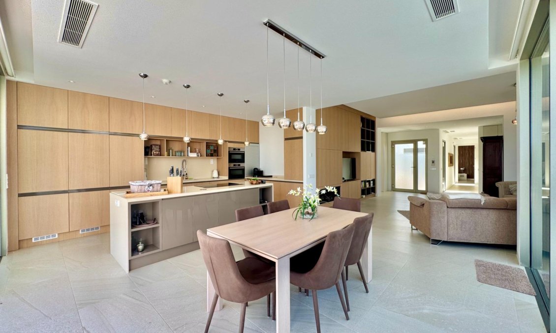 Resale - Villa -
Orihuela - Las Colinas Golf