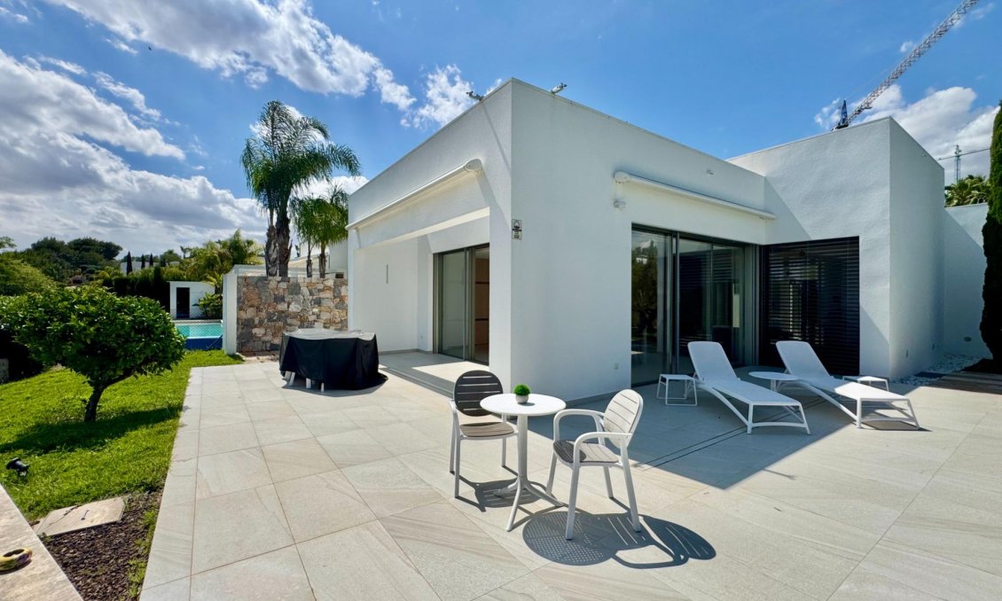 Resale - Villa -
Orihuela - Las Colinas Golf