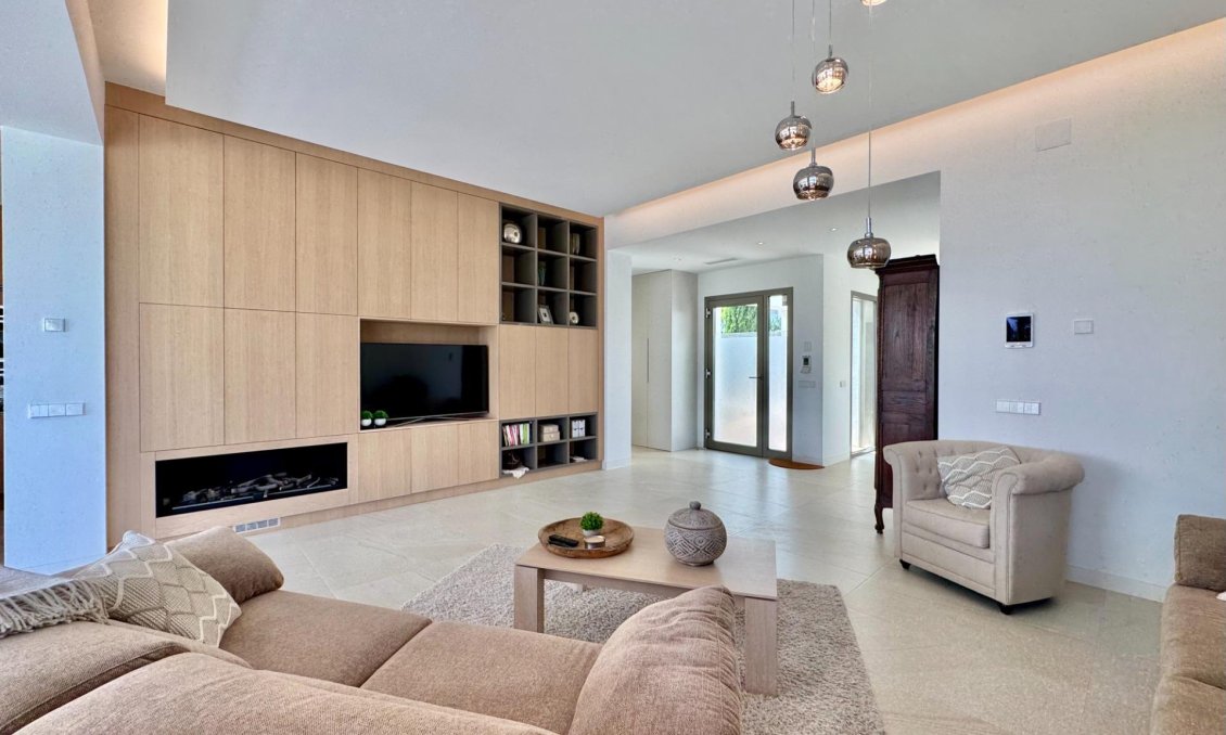 Resale - Villa -
Orihuela - Las Colinas Golf