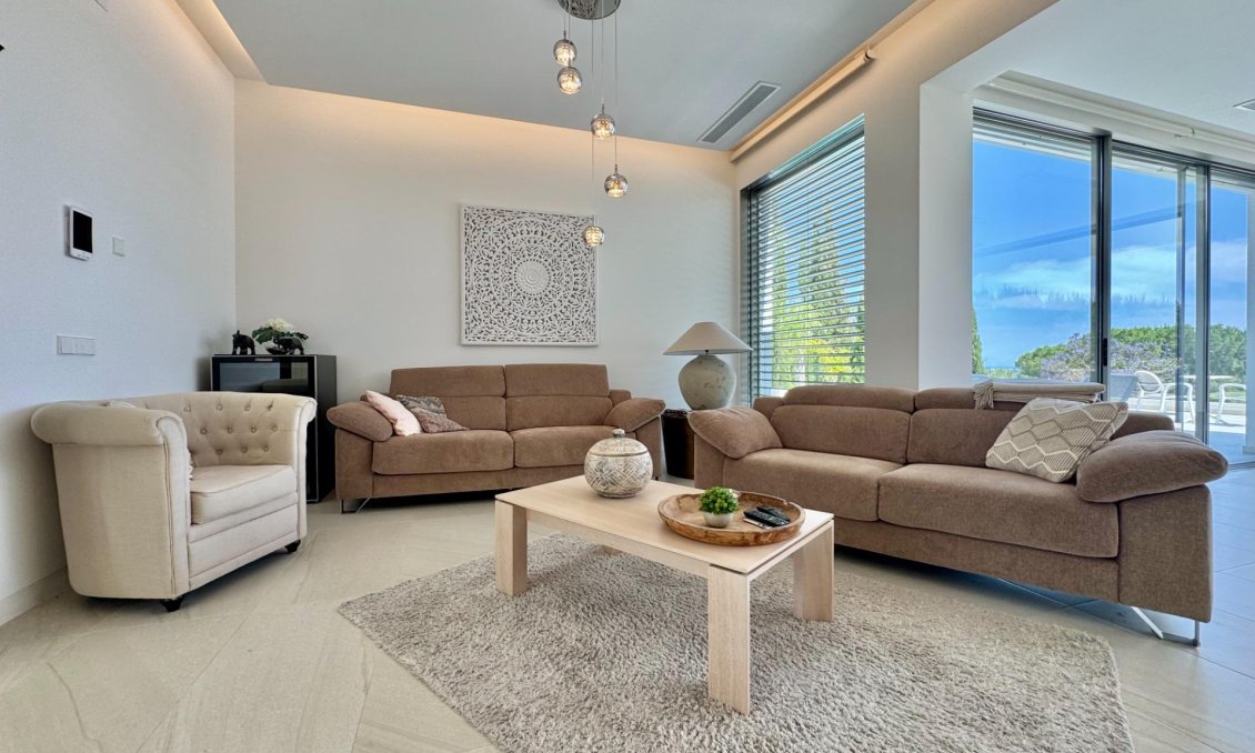 Resale - Villa -
Orihuela - Las Colinas Golf