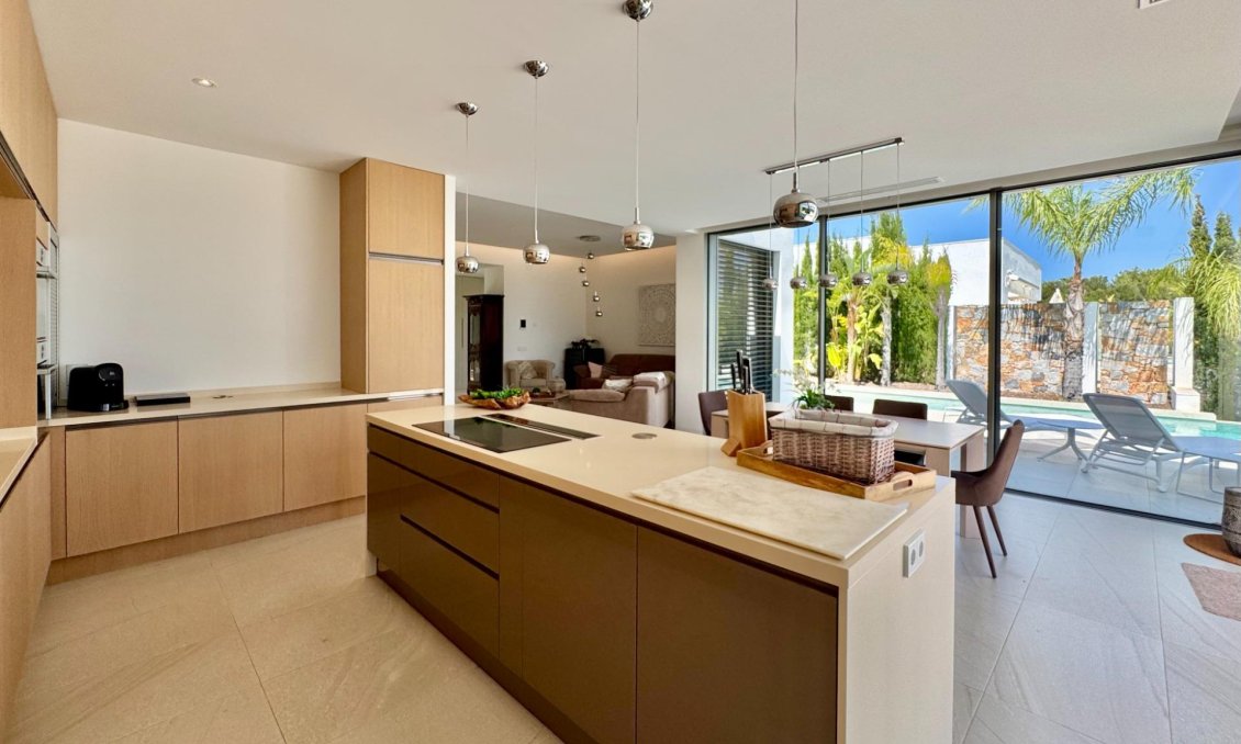 Resale - Villa -
Orihuela - Las Colinas Golf