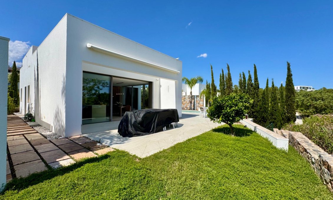 Resale - Villa -
Orihuela - Las Colinas Golf
