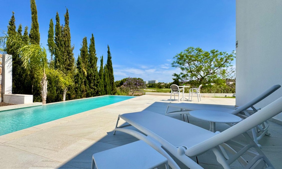 Resale - Villa -
Orihuela - Las Colinas Golf