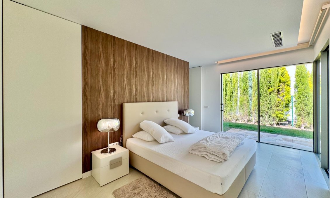 Resale - Villa -
Orihuela - Las Colinas Golf