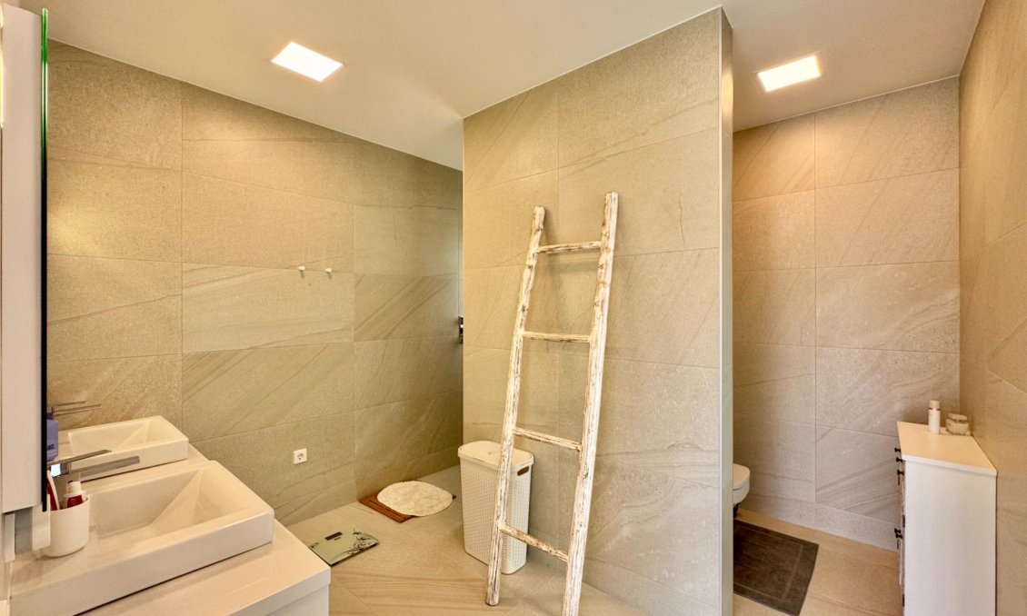 Resale - Villa -
Orihuela - Las Colinas Golf