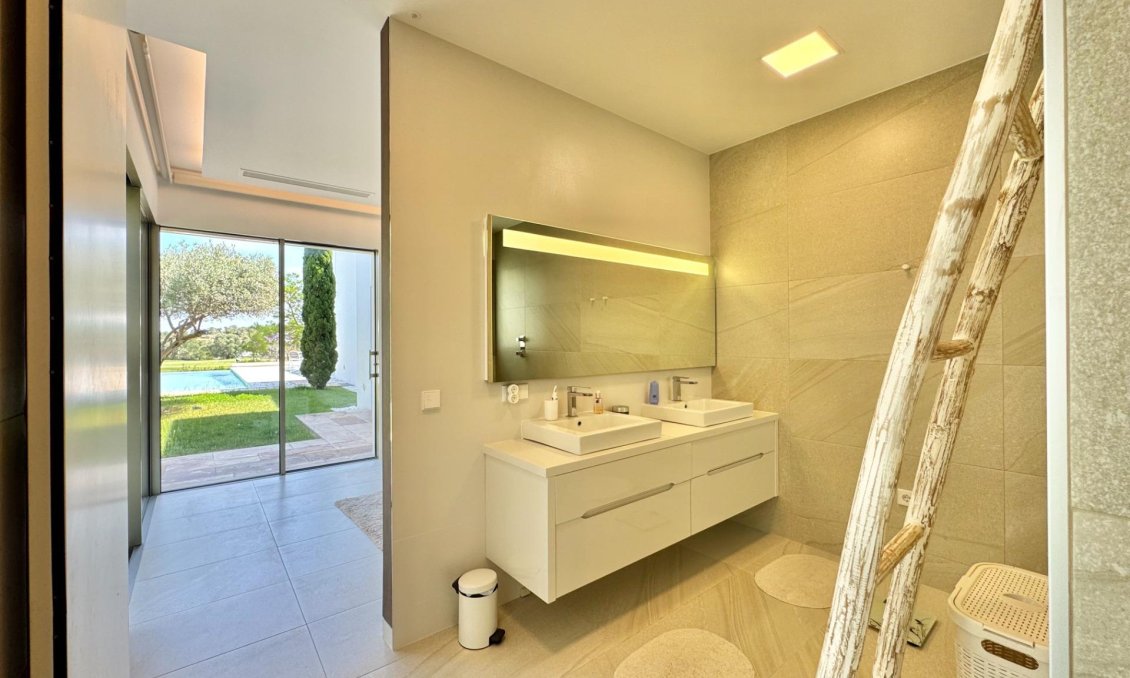 Resale - Villa -
Orihuela - Las Colinas Golf
