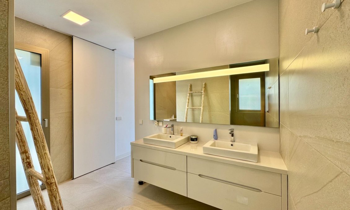 Resale - Villa -
Orihuela - Las Colinas Golf