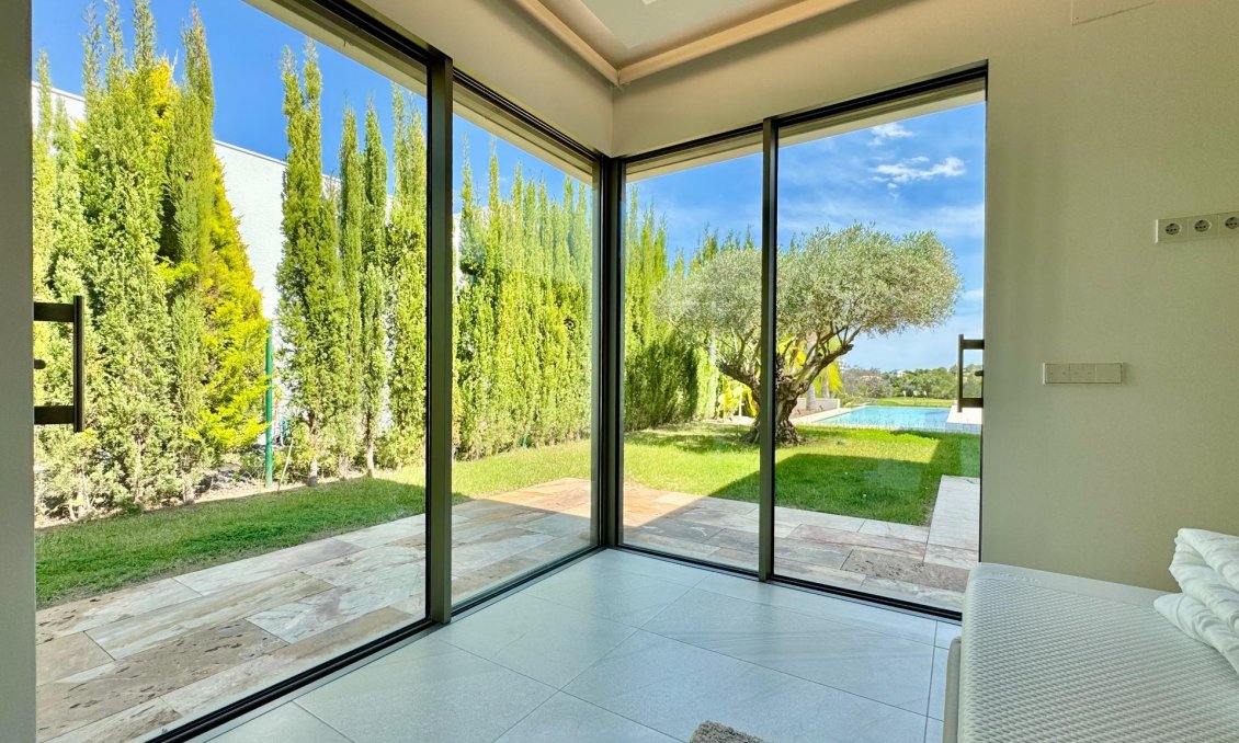 Resale - Villa -
Orihuela - Las Colinas Golf