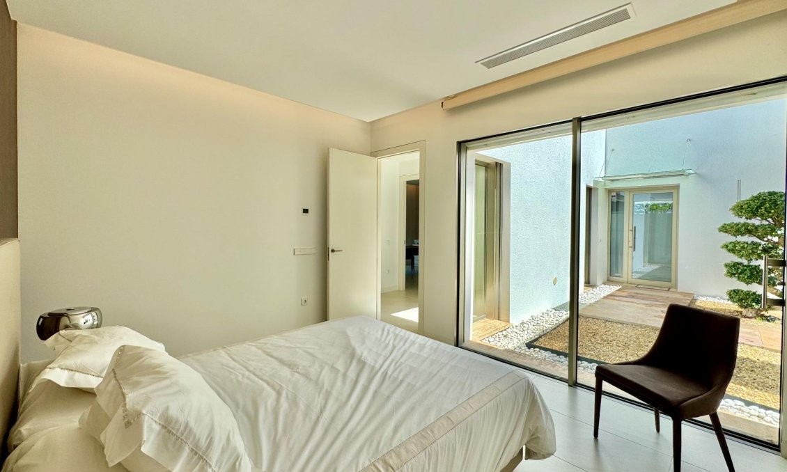 Resale - Villa -
Orihuela - Las Colinas Golf