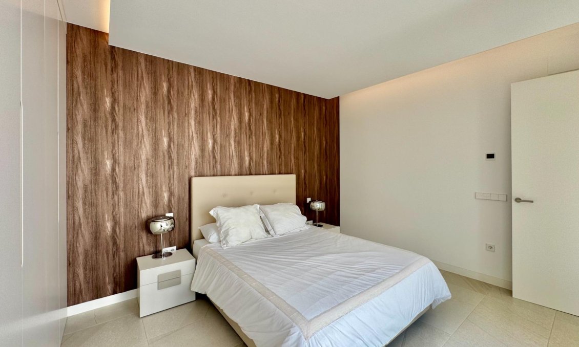 Resale - Villa -
Orihuela - Las Colinas Golf