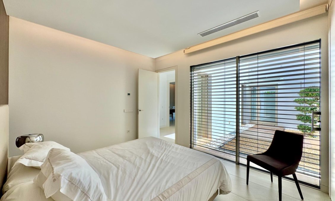 Resale - Villa -
Orihuela - Las Colinas Golf