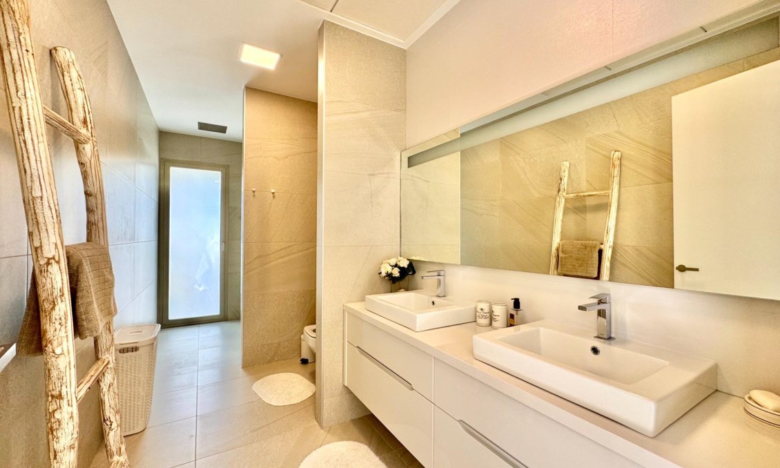 Resale - Villa -
Orihuela - Las Colinas Golf