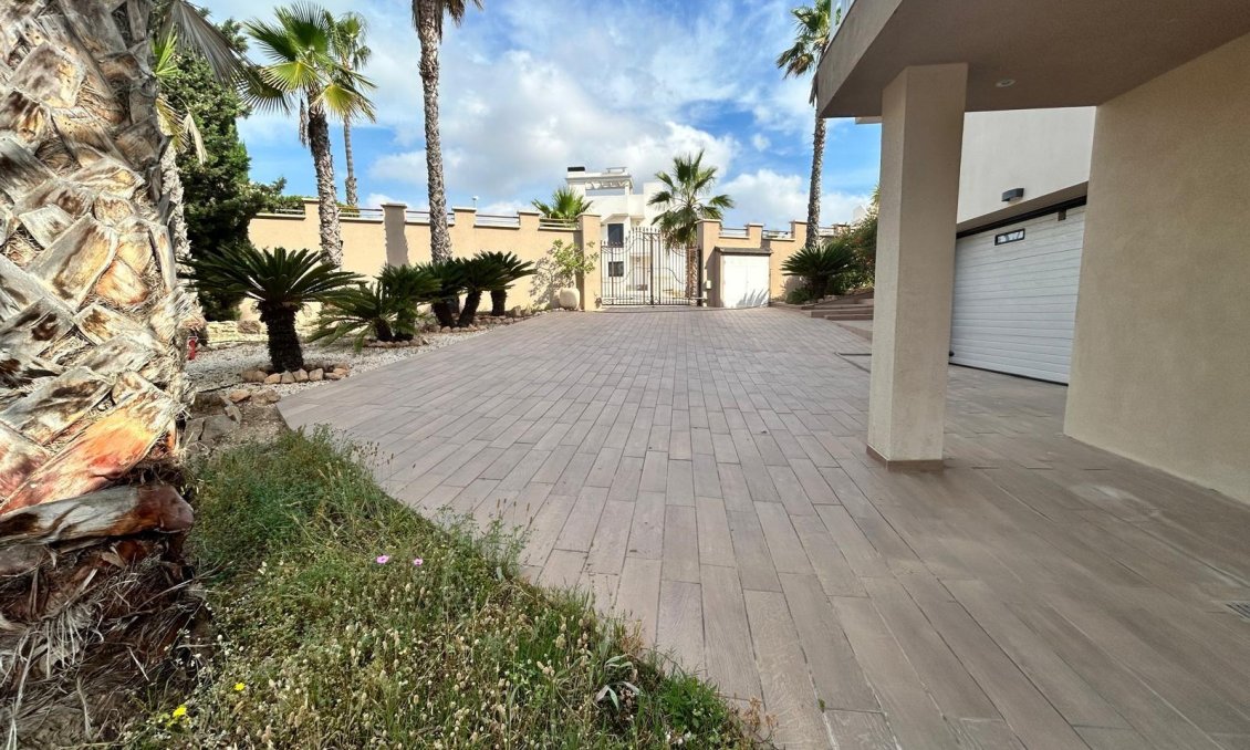 Használt Ingatlanok - Villa -
Ciudad Quesada - Costa Blanca Sur
