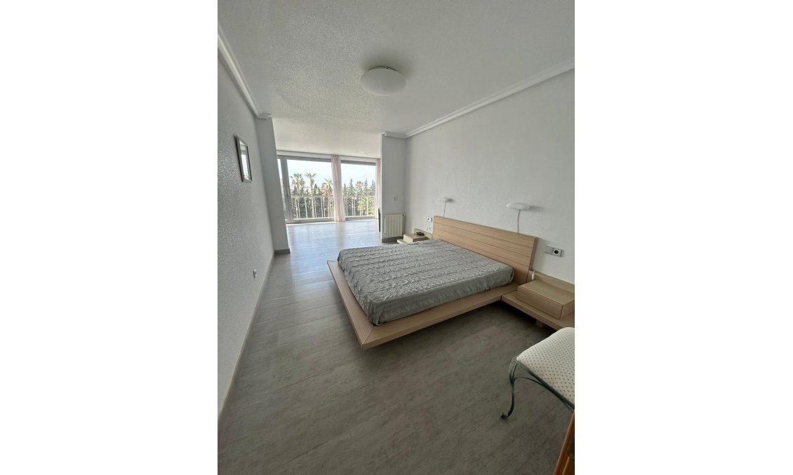 Használt Ingatlanok - Villa -
Ciudad Quesada - Costa Blanca Sur