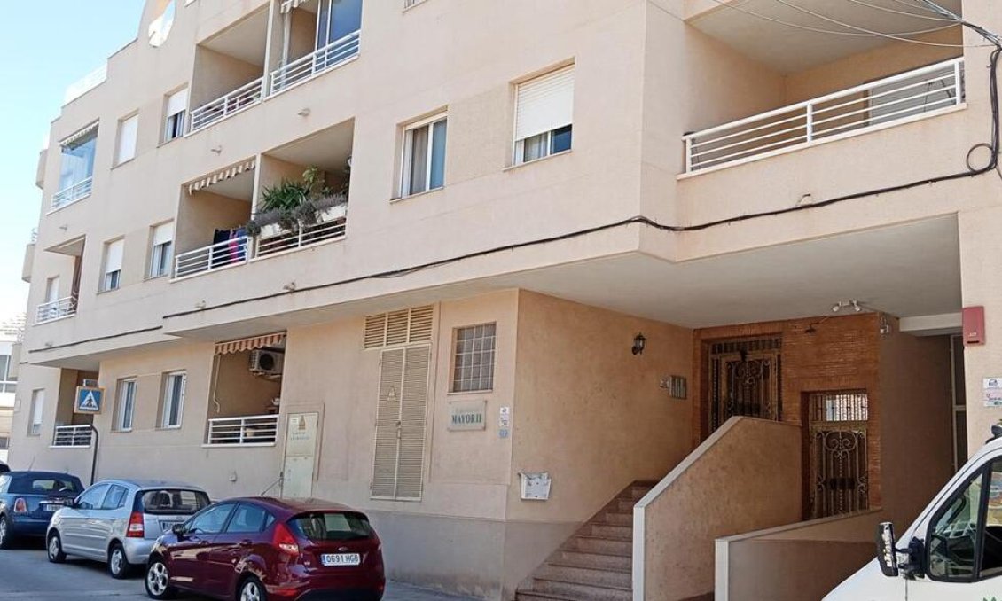 Resale - Apartment -
Los Montesinos - PUEBLO CENTRO