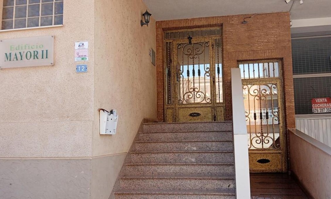 Resale - Apartment -
Los Montesinos - PUEBLO CENTRO