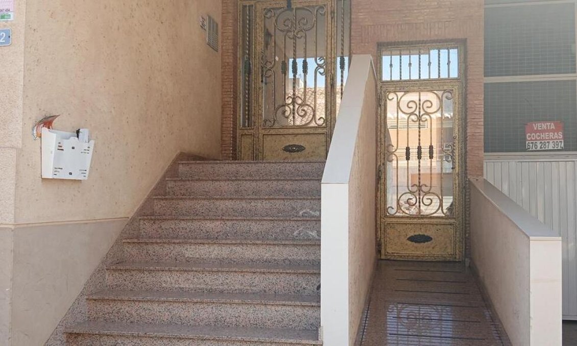 Resale - Apartment -
Los Montesinos - PUEBLO CENTRO