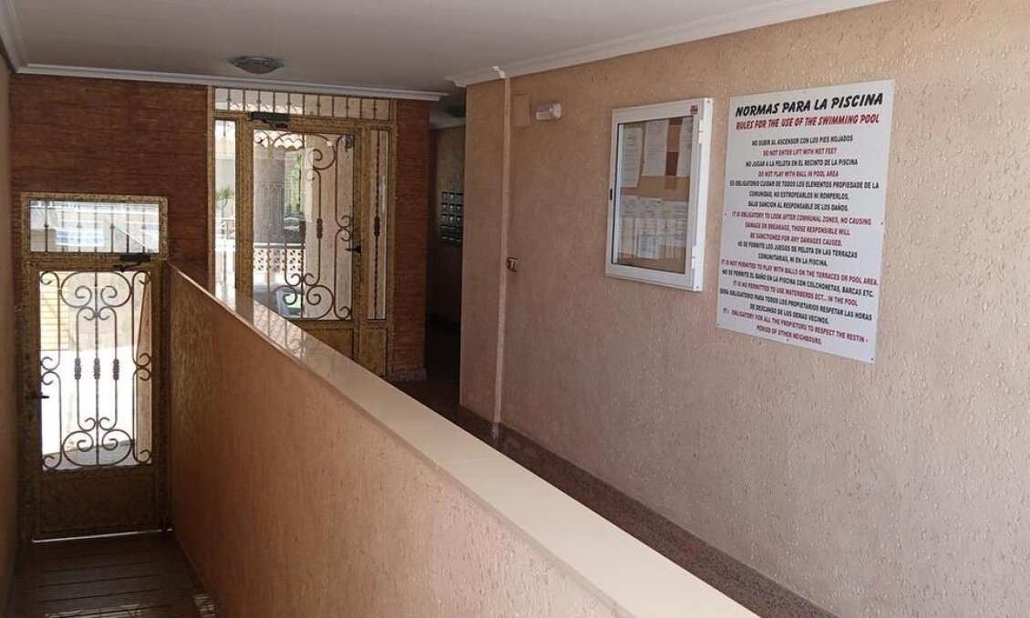 Resale - Apartment -
Los Montesinos - PUEBLO CENTRO