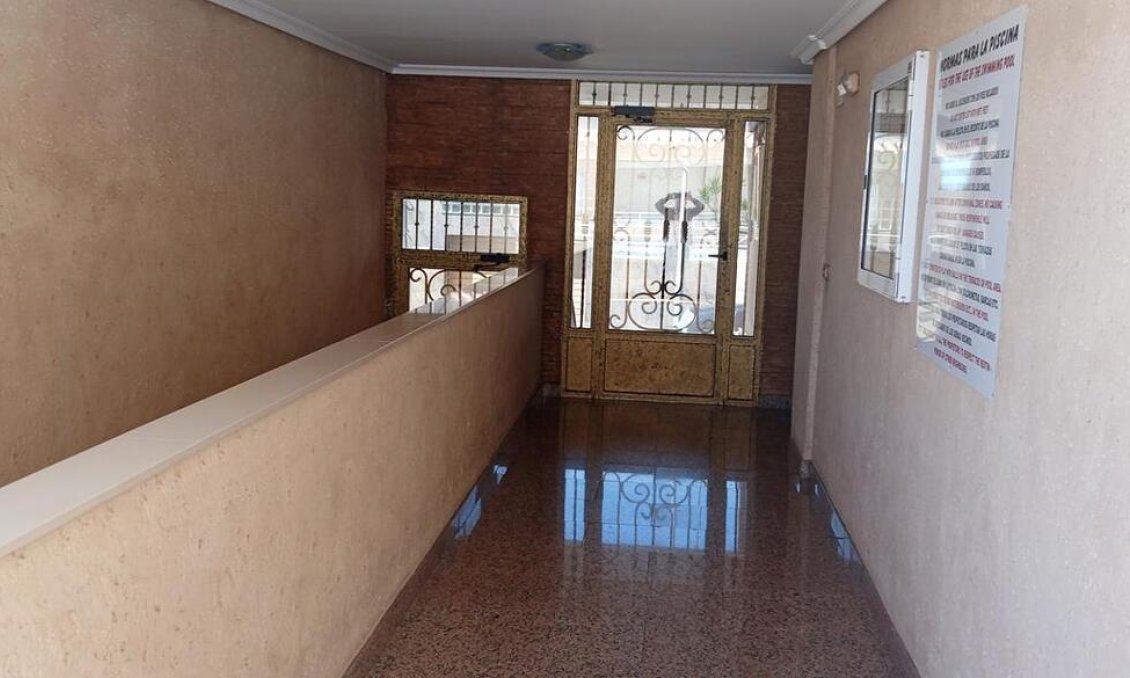 Resale - Apartment -
Los Montesinos - PUEBLO CENTRO