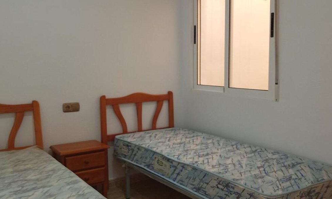 Resale - Apartment -
Los Montesinos - PUEBLO CENTRO
