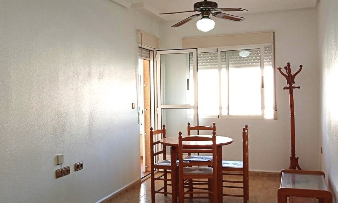 Resale - Apartment -
Los Montesinos - PUEBLO CENTRO