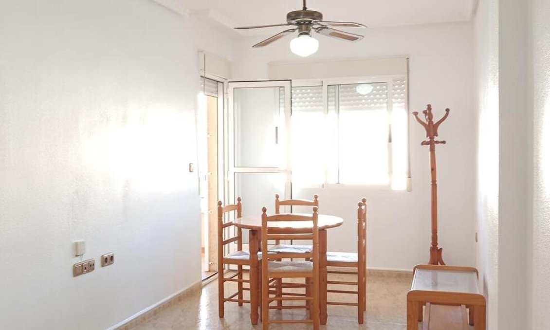 Resale - Apartment -
Los Montesinos - PUEBLO CENTRO
