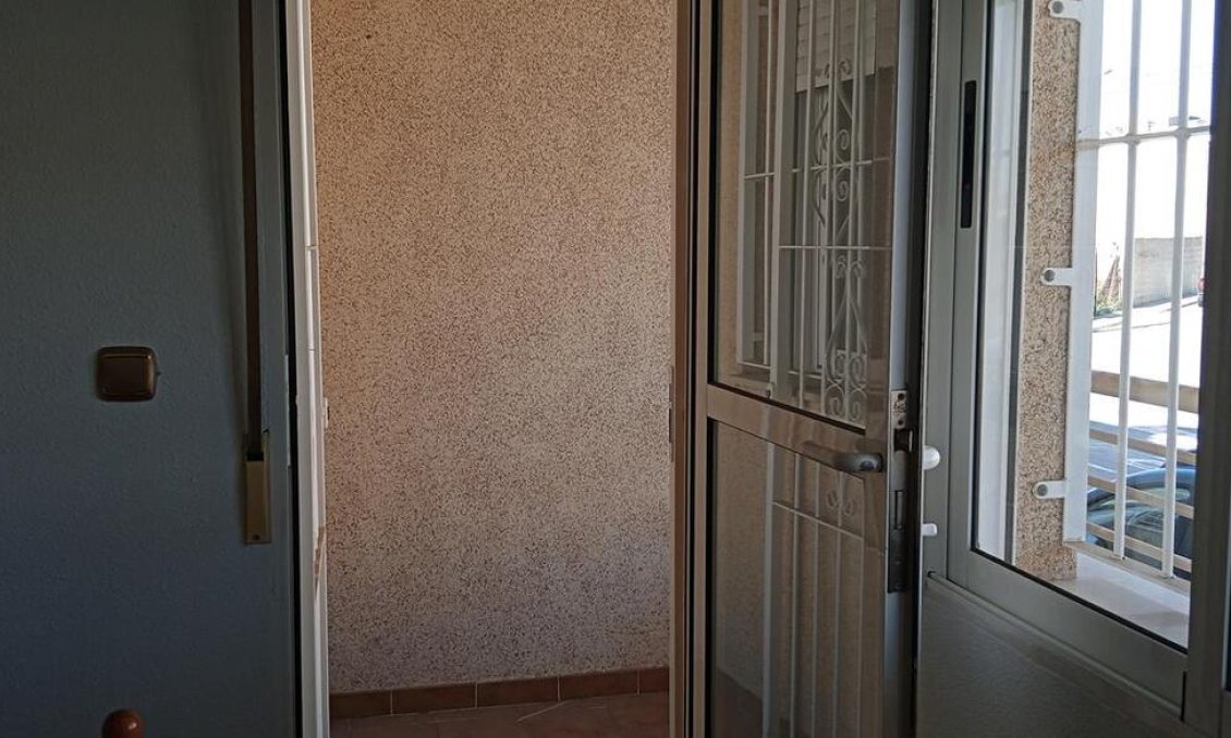 Resale - Apartment -
Los Montesinos - PUEBLO CENTRO