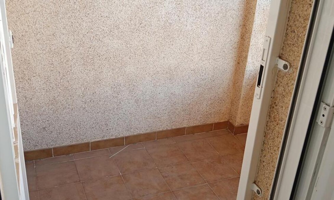 Resale - Apartment -
Los Montesinos - PUEBLO CENTRO