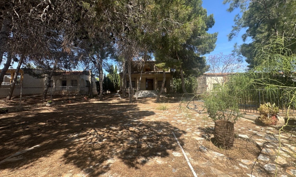 Resale - Villa -
Torrevieja - Costa Blanca