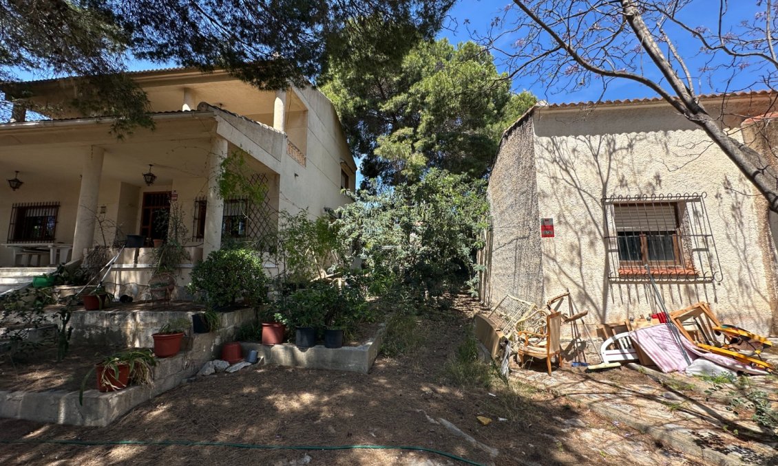 Resale - Villa -
Torrevieja - Costa Blanca