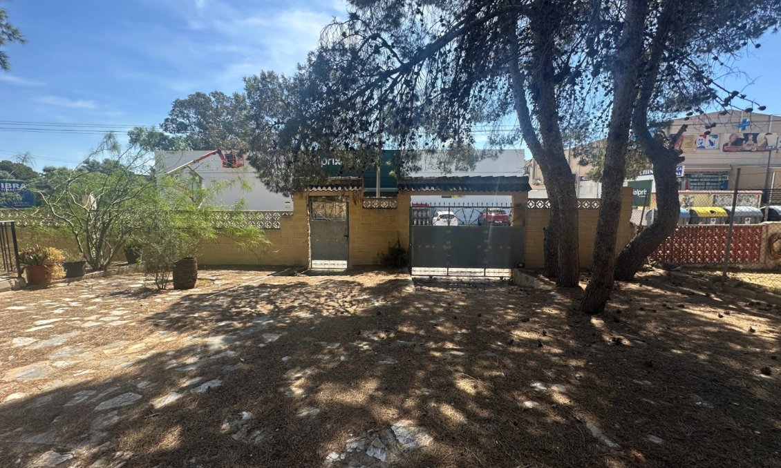 Resale - Villa -
Torrevieja - Costa Blanca