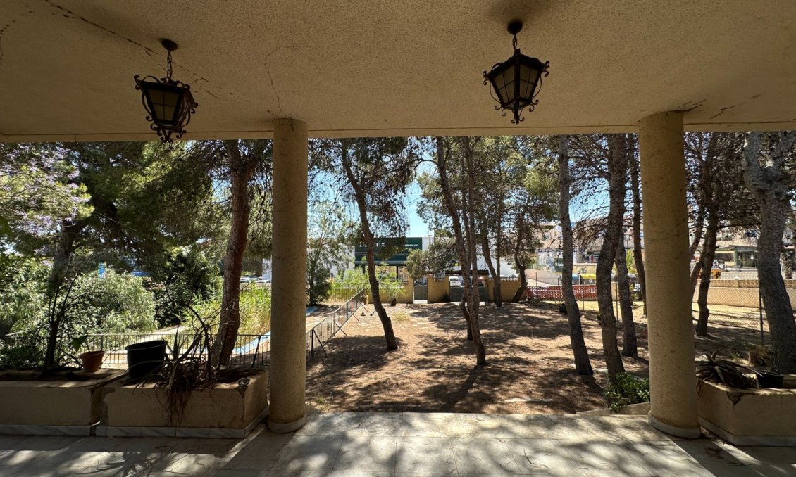 Resale - Villa -
Torrevieja - Costa Blanca