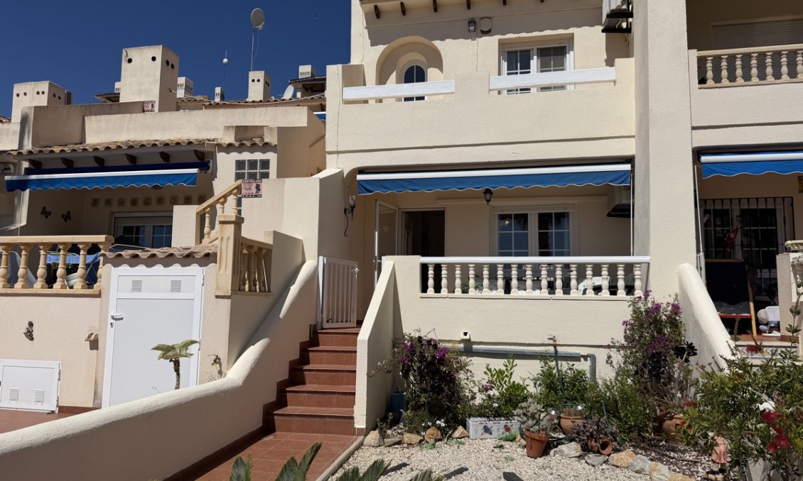 Resale - Villa -
Las Ramblas Golf - Inland